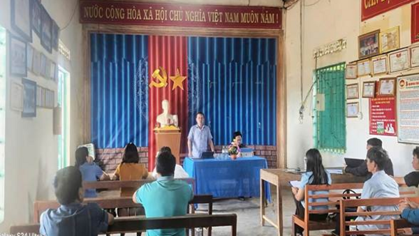 Thường trực Đảng ủy xã làm việc với Chi bộ thôn Đăk Xuân