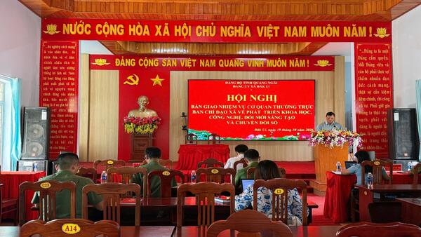 Hội nghị bàn giao nhiệm vụ Cơ quan Thường trực Ban Chỉ đạo xã về phát triển khoa học, công nghệ, đổi mới sáng tạo và chuyên đổi số